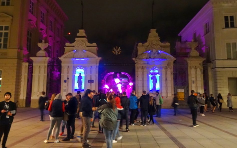 W Noc Muzeum Uniwersytet Warszawski w bajecznie barwnych iluminacjach mógł odwiedzić każdy