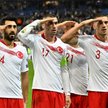 Tureccy piłkarze po zdobyciu gola w meczu z Francją w Paryżu