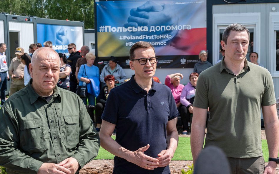 Premier Mateusz Morawiecki, wicepremier Jacek Sasin i minister rozwoju gmin i terytoriów Ukrainy Ołe