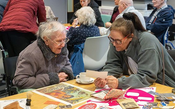 Poranek, który pozwala dać upust kreatywności. Grupa „Connecting Memories” spotyka się regularnie, a
