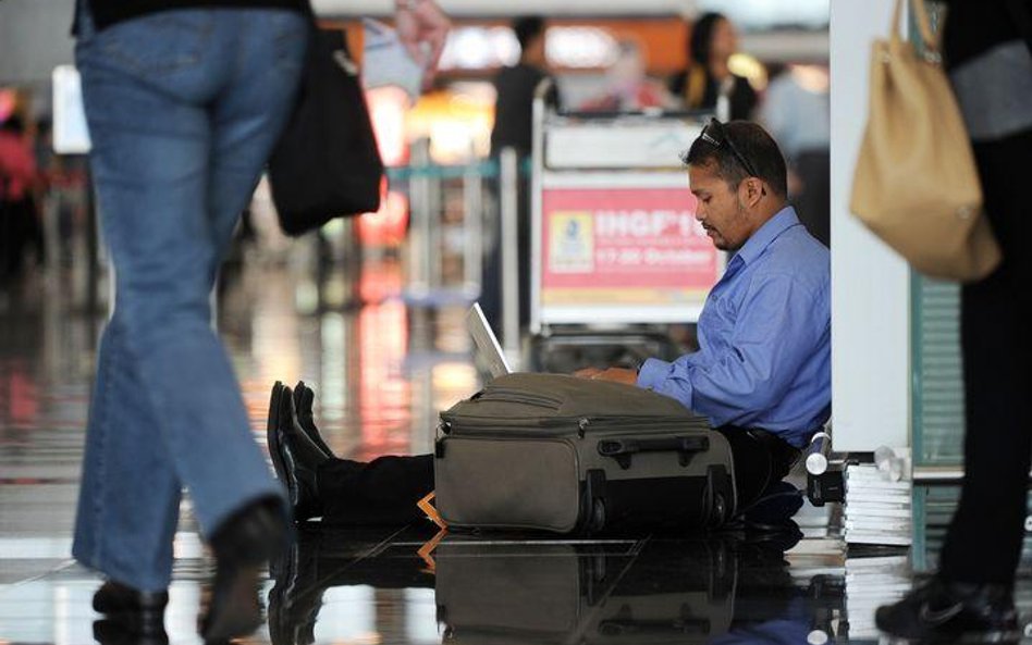 Rady „Rz” dla podróżnych, którym odwołano lot