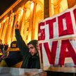 Tbilisi: pod parlamentem nie ustają protesty przeciwników pociągającego za wszystkie sznurki miliard
