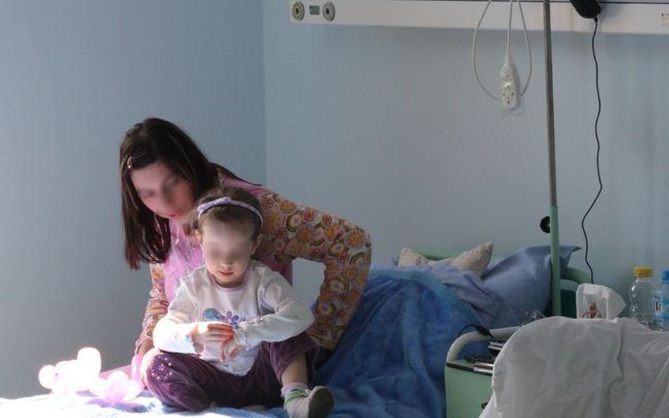 Pobyt rodzica w szpitalu zwolniony z VAT