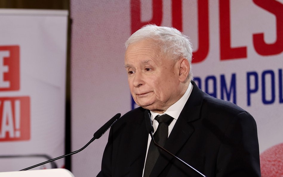 Prezes Prawa i Sprawiedliwości Jarosław Kaczyński podczas spotkania z mieszkańcami w Klubie Kolejarz