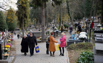 Nieoficjalnie: 1 listopada cmentarze będą otwarte