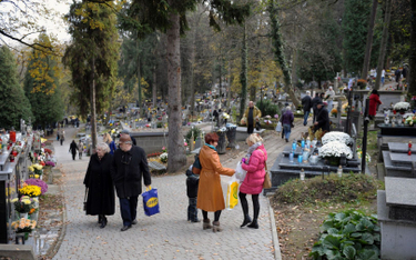 Nieoficjalnie: 1 listopada cmentarze będą otwarte