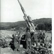 Działo Flak L/56 ustawione do strzelania przeciwlotniczego, Francja, 1944 r.