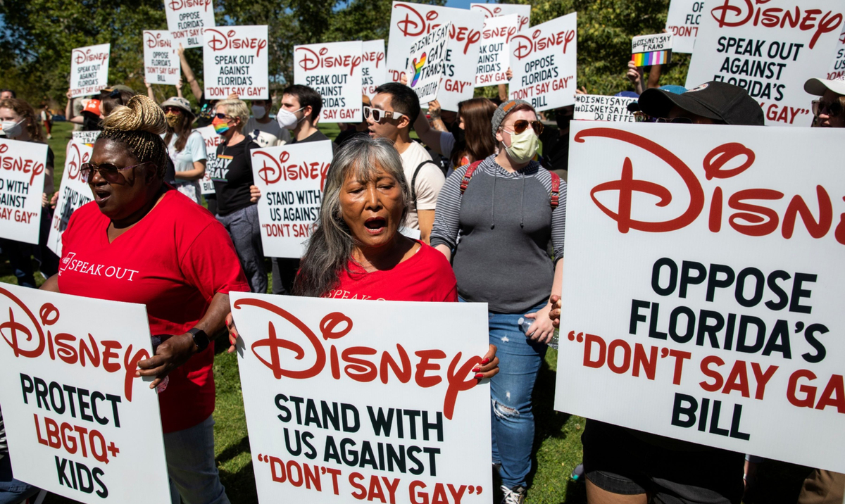 Răzbunarea guvernatorului: Disneyland nu mai este o țară dintr-o țară.  Acum este un nou primar la conducere