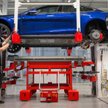 Tesla: więcej aut elektrycznych mimo spadku cen benzyny
