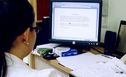 Ten sam pracodawca można zatrudnić pracownika na podstawie drugiej, równoczesnej umowy o pracę, ale 