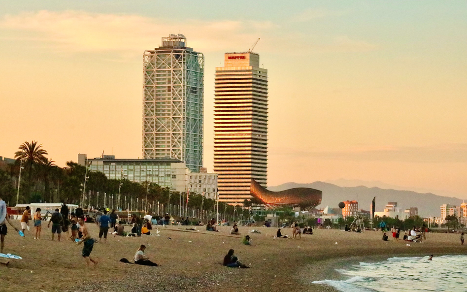 Barcelona: sukces zakazu palenia na plaży. Ani jednego mandatu przez cały sezon