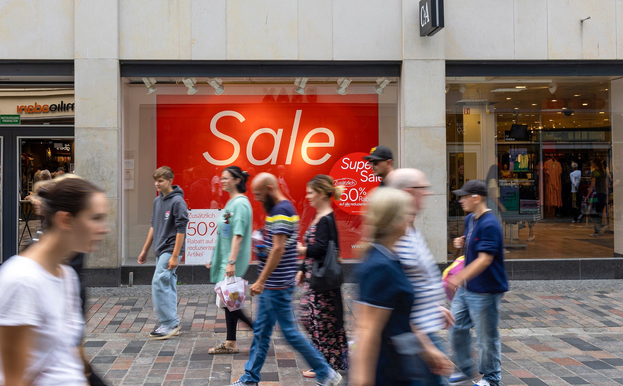 Najbardziej tajemniczy europejski ród miliarderów odsłania karty. Walka o rynek