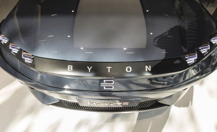 Milion Czerwonych Sztandarów w 2030 r.