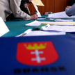 Gdańsk: Braun zarzuca nieprawidłowości w czasie wyborów. Komisja Wyborcza ma zastrzeżenia dotyczące 