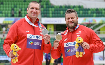 Paweł Fajdek (z prawej) i Wojciech Nowicki zdobyli w tym roku złoto i srebro mistrzostw świata. Dziś