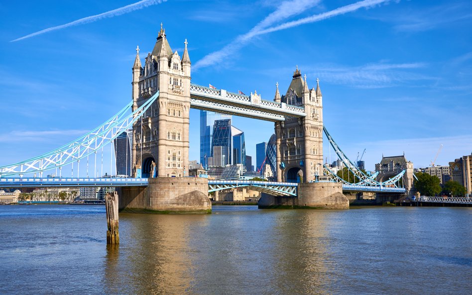 Tower Bridge w Londynie.