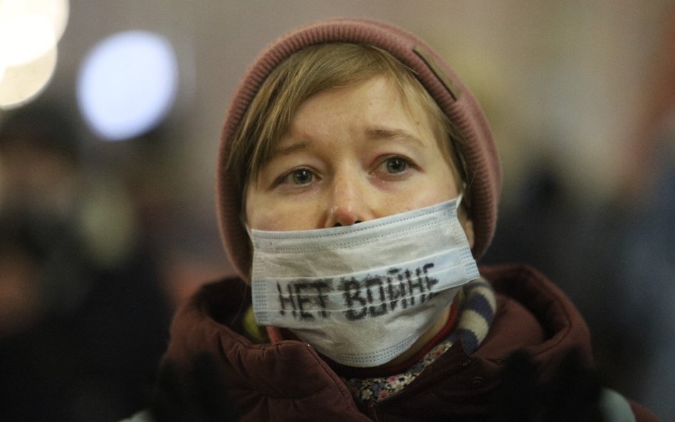 Rosja: Ton antywojennym protestom nadają znani muzycy