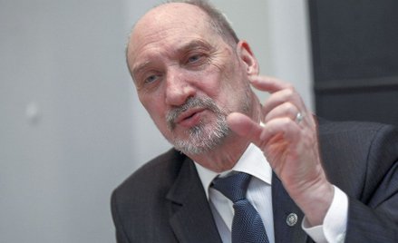 „Macierewicz. Biografia nieautoryzowana”. Będzie pozew
