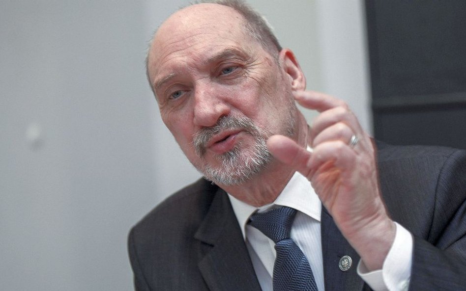 Macierewicz krytykuje Czaputowicza. "Musi zrozumieć"