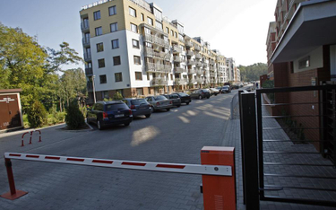 Brama wjazdowa zagrodziła miejsca parkingowe we współnocie mieszkaniowej - wyrok WSA