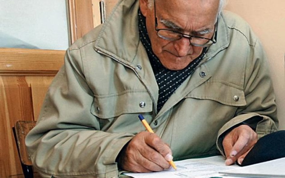 Pracodawca nie może zmusić podwładnego do zrzeczenia się pensji za czas. gdy pozostaje w gotowości d