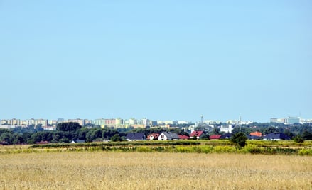 Resort rozwoju przygotowuje ustawę, która ma znieść ograniczenia w obrocie nieruchomościami rolnymi 