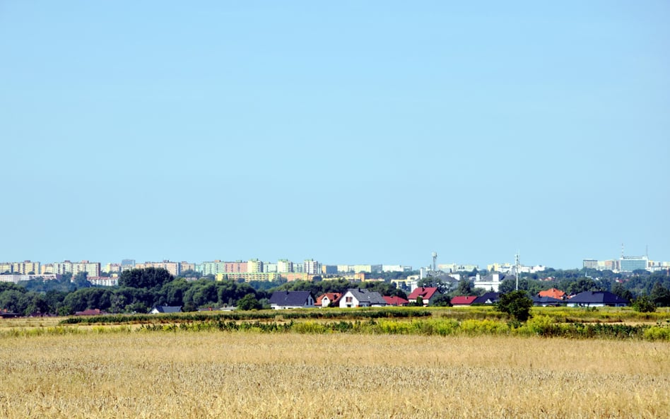 Resort rozwoju przygotowuje ustawę, która ma znieść ograniczenia w obrocie nieruchomościami rolnymi 