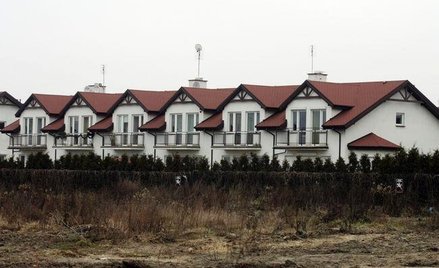 Od 20 lat trwa z wojna o 100-metrowy odcinek ulicy, będący jedyną drogą dojazdową do garaży, wybudow