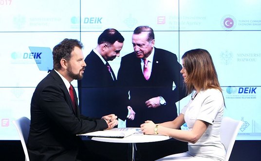 Prezydent Erdogan to bardzo skrajny polityk, islamista, który prześladuje swoje społeczeństwo - powi