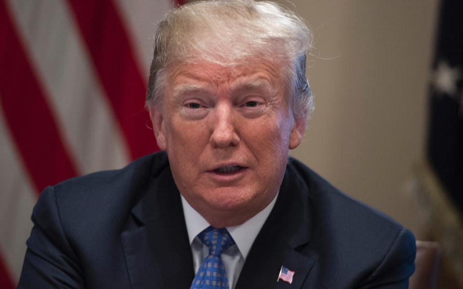 Trump znów ostro gra cłami przeciw Chinom