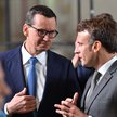 Premier Mateusz Morawiecki (L) oraz prezydent Francji Emmanuel Macron (P) podczas pierwszego spotkan
