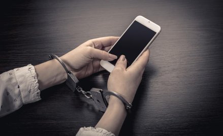 Dlaczego żona nie może zaskarżyć braku zgody na rozmowę telefoniczną z aresztowanym mężem?