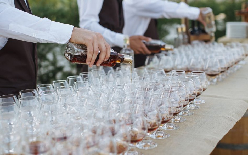 Czy do kosztów podatkowych można zaliczyć degustację alkoholu podczas szkolenia