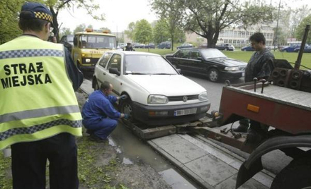 Usuwanie pojazdów oraz prowadzenie parkingu strzeżonego dla odholowanych aut należy do zadań własnyc