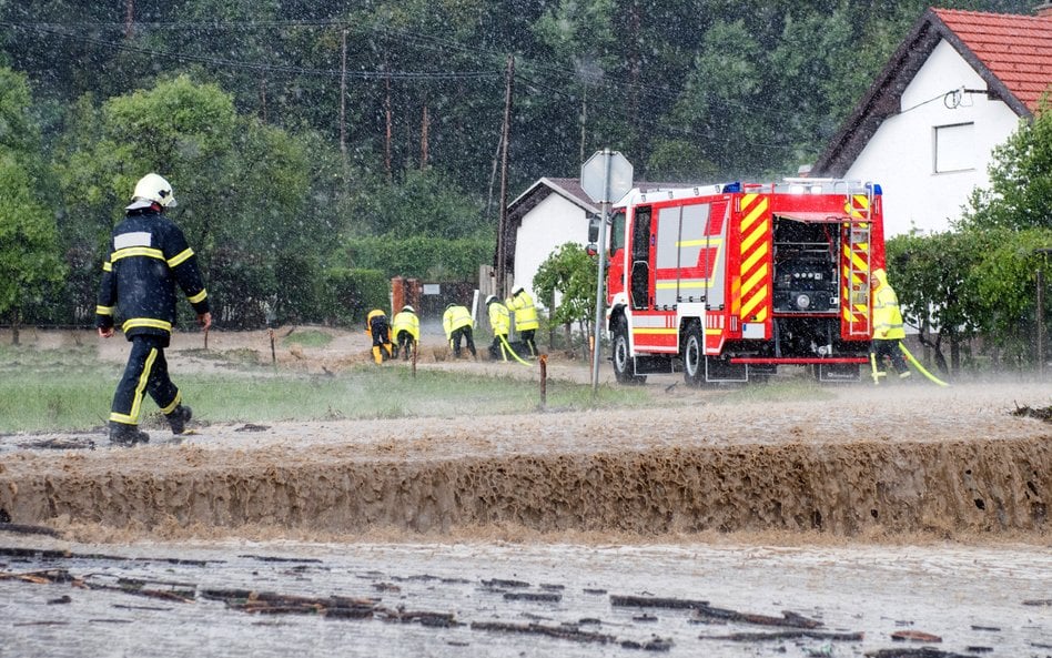 Bezzwrotne dotacje lub  pożyczki dla gmin i strażaków walczących z powodzią