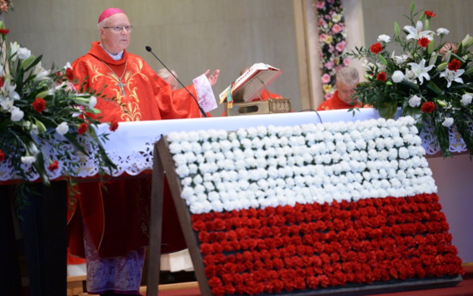 Bp Józef Wysocki przewodniczy mszy świętej w Narodowym Sanktuarium Matki Bożej Częstochowskiej, nazy