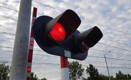 Przejazdy kolejowe lekceważone przez kierowców. "Kary nie pomagają"