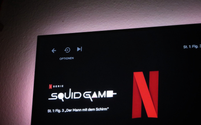 Popularność dresów w stylu „Squid Game” wpisuje się w trend powrotu do mody z początku lat 2000.