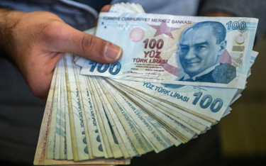 Turcja: Darmowy nagrobek za sprzedaż dolarów
