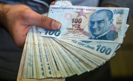 Turcja: Darmowy nagrobek za sprzedaż dolarów