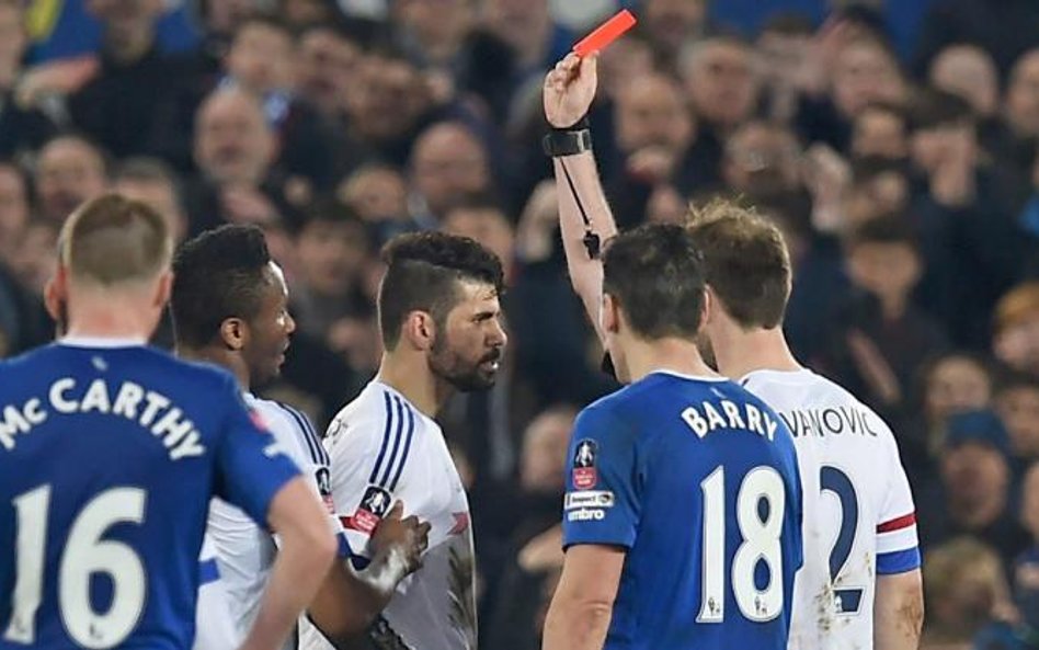 Diego Costa – czarny bohater weekendu. Znając jego temperament, aż trudno uwierzyć, że dostał dopier