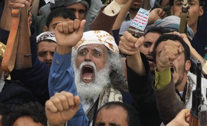 Jemen. Zwolennicy Huti podczas wiecu solidarności z Hezbollahem po zawieszeniu broni między Libanem 