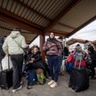 Ukraińscy uchodźcy na dworcu kolejowym w Przemyślu