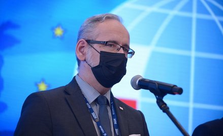 Minister zdrowia Adam Niedzielski podczas konferencji prasowej w trakcie XXX edycji Forum Ekonomiczn