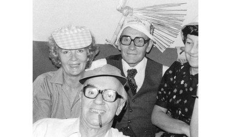 Przyjęcie u Dudków, przełom lat 80. i 90. Od lewej Danuta Konwicka, Edward „Dudek” Dziewoński, Tadeu