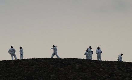 Meksykańskie służby pracujące na miejscu zdarzenia.