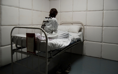 Środki przymusu w szpitalach psychiatrycznych stosowane niezgodnie z prawem