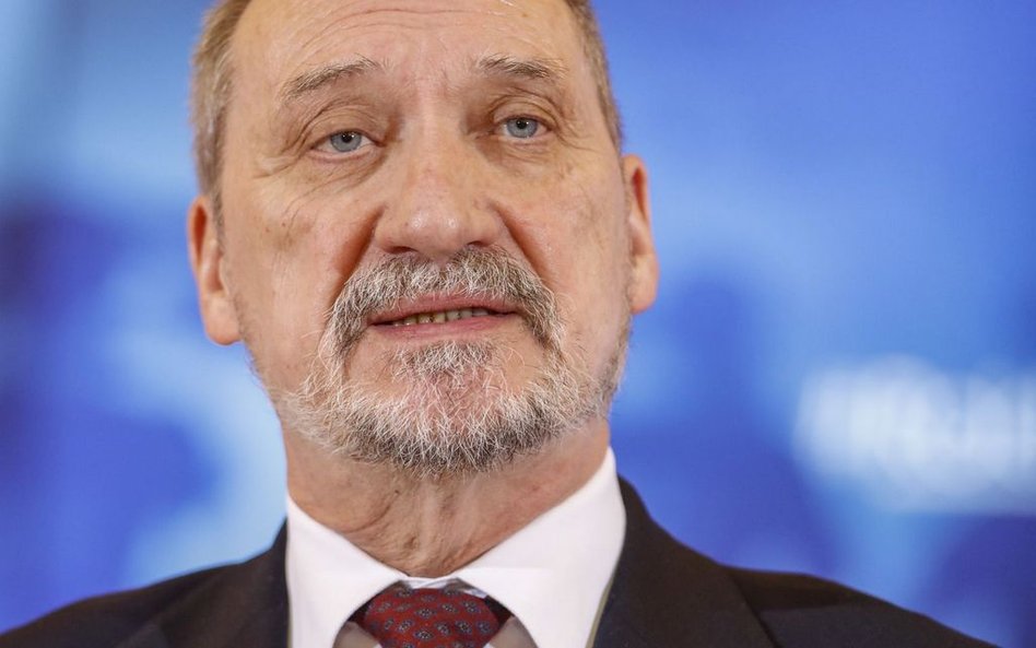 Donald Tusk nie wystartuje w wyborach prezydenckich? Antoni Macierewicz sceptyczny