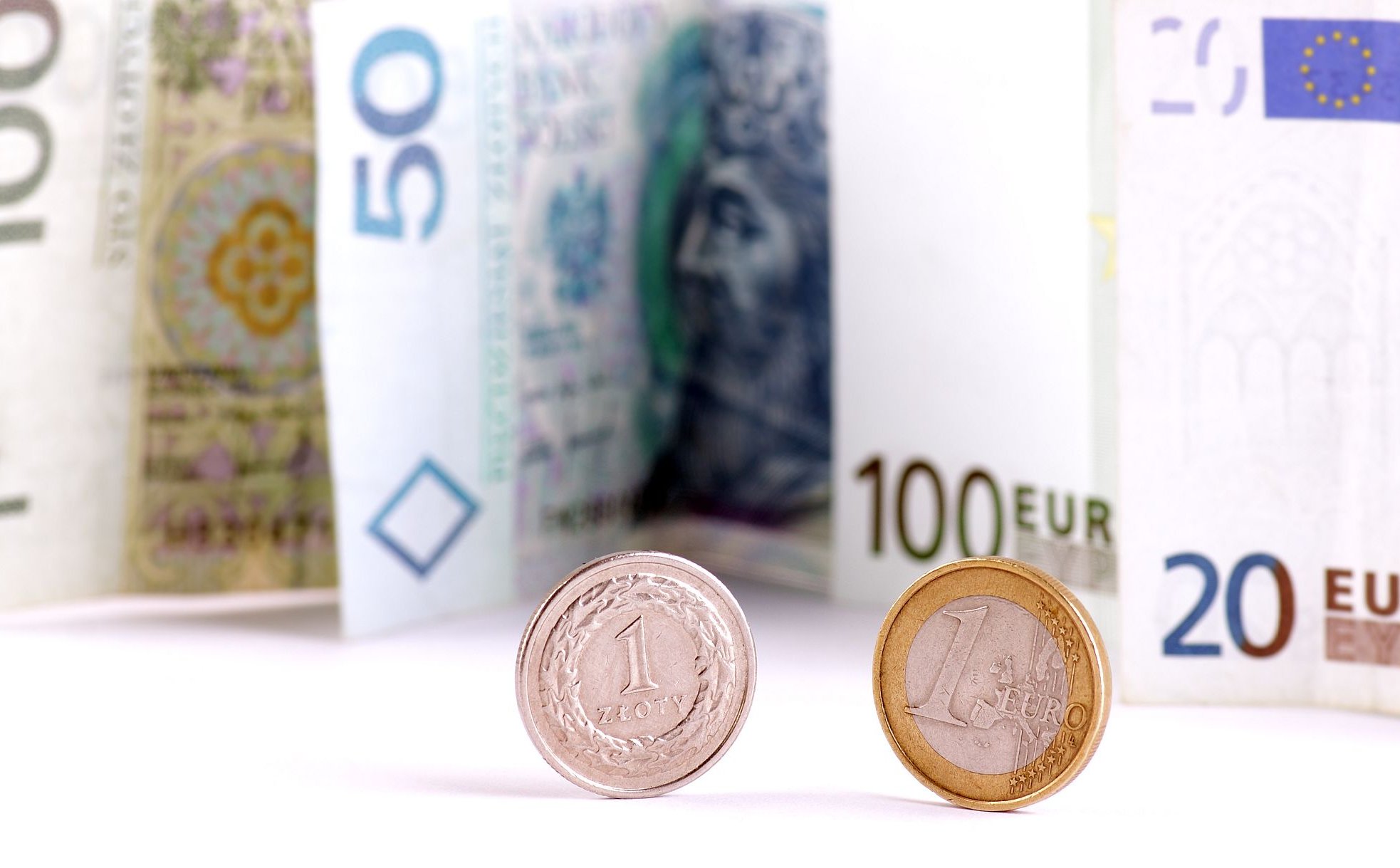 Euro i złoty toną po słabych danych - rp.pl