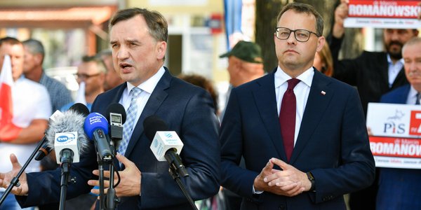 Wszystkie potknięcia polskiej prokuratury. Zbigniew Ziobro z Marcinem Romanowskim grają na nosie organom ścigania